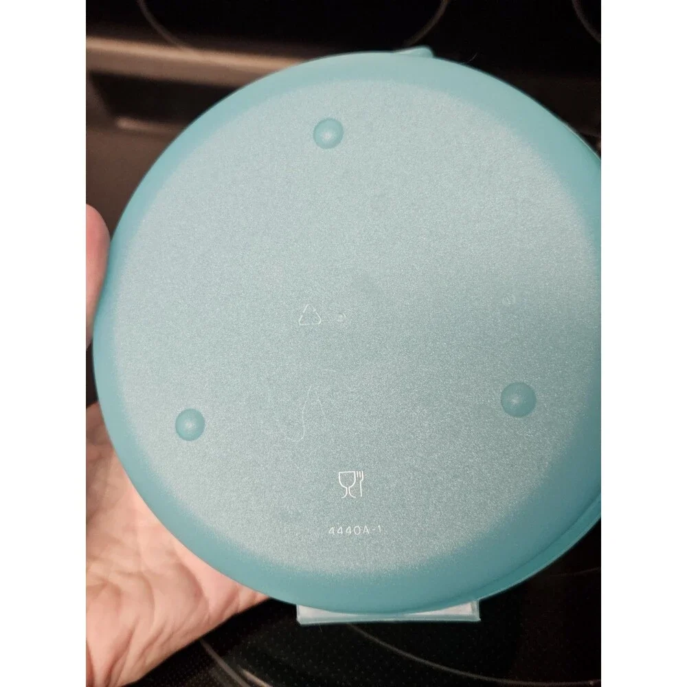 Tupperware Round Sandwich Bagel Keeper Teal No Insert 440A-1